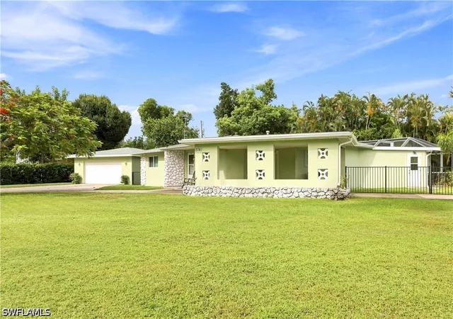 Photo 3 of Sale Pending at 2741 Mcgregor Blvd, Fort Myers, FL 33901 | MLS# 226026448 | Listing updated on 2026-10-02