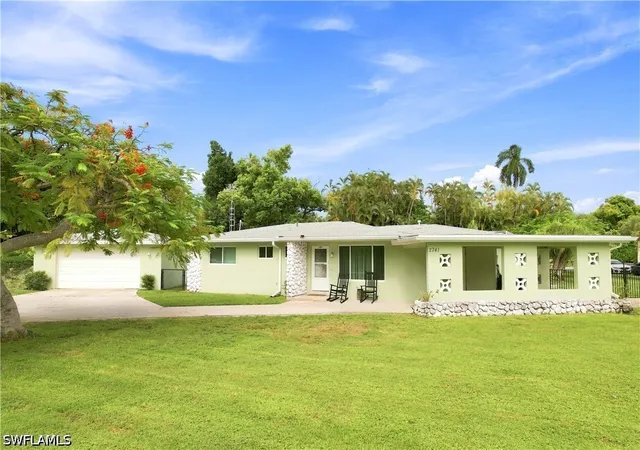 Photo 3 of Sale Pending at 2741 Mcgregor Blvd, Fort Myers, FL 33901 | MLS# 226026448 | Listing updated on 2026-10-02