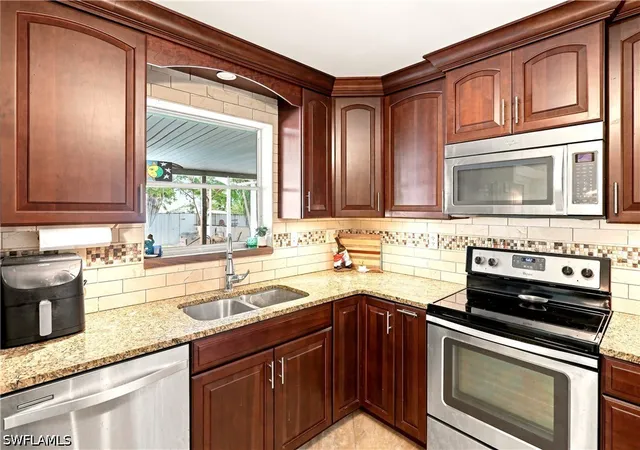 Photo 4 of Sale Pending at 2741 Mcgregor Blvd, Fort Myers, FL 33901 | MLS# 226026448 | Listing updated on 2026-10-02