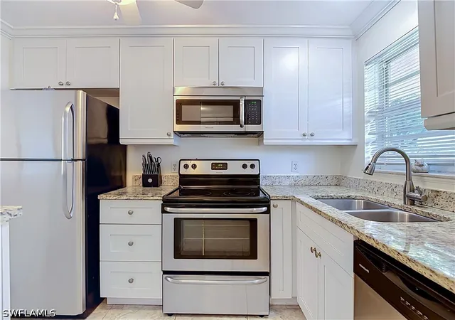 Listing Photo 5 - Condo for sale in building located at 100 Forest Lakes Blvd, Naples, FL 34105 - Unit #109