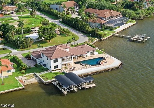 Photo 3 of Mansion for sale at 12798 Dennis Dr, Fort Myers, FL 33908 | MLS# 2026030768 | Listing updated on 2026-09-17