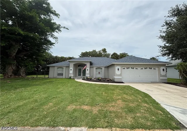 Photo 2 of Single family home for sale at 11670 Pine Hammock Cir, Fort Myers, FL 33919 | MLS# 2026030837 | Listing updated on 2026-09-14