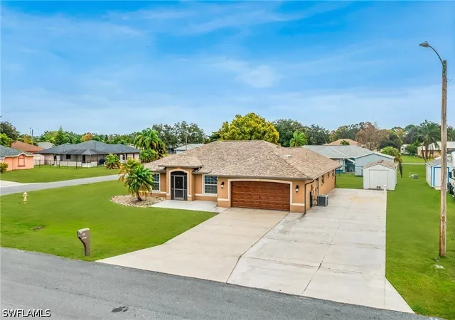 Photo 3 of Single family home for sale at 401 Candlewick Cir E, Lehigh Acres, FL 33936 | MLS# 226026515 | Listing updated on 2026-10-02