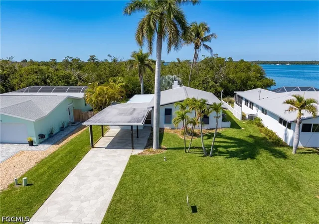 Photo 4 of Single family home for sale at 455 Donora Blvd, Fort Myers Beach, FL 33931 | MLS# 2026030923 | Listing updated on 2026-09-19