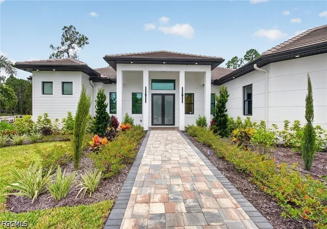 Photo 3 of Single family home for sale at 453 25th Street Sw, Naples, FL 34117 | MLS# 2026031120 | Listing updated on 2026-09-06