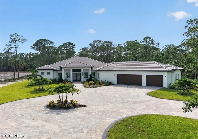 Photo 3 of Single family home for sale at 453 25th Street SW, Naples, FL 34117 | MLS# 2026031120 | Listing updated on 2026-09-06