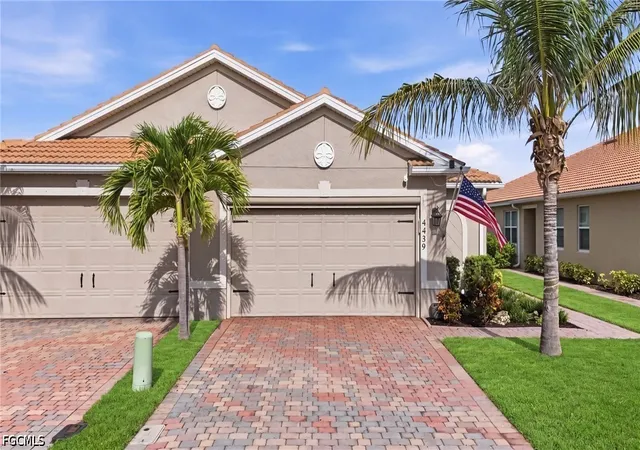 Photo 2 of Townhouse for sale at 4439 Dutchess Park Rd, Fort Myers, FL 33916 | MLS# 2026031131 | Listing updated on 2026-10-04