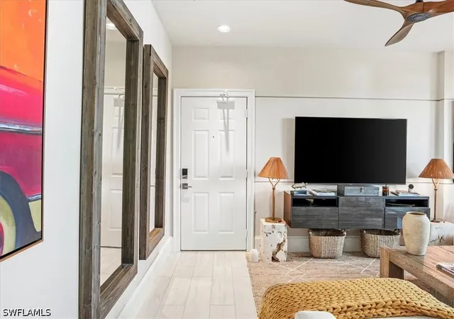 Listing Photo 5 - Condo for sale in building located at 365 5Th Ave S, Naples, FL 34102 - Unit #307
