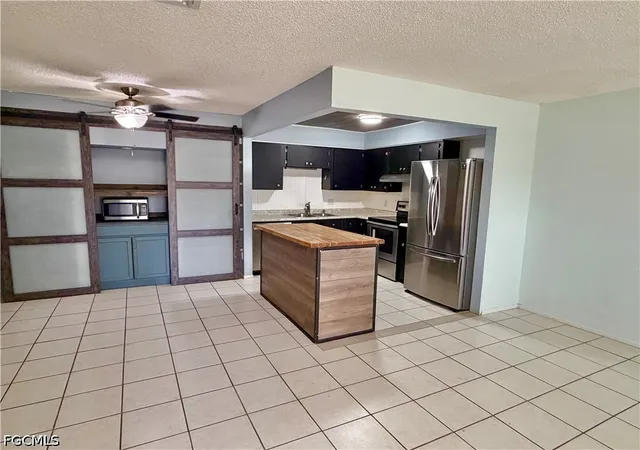 Photo 3 of Townhouse for sale at 6124 Principia Dr #2, Fort Myers, FL 33919 | MLS# 2026031439 | Listing updated on 2026-09-03
