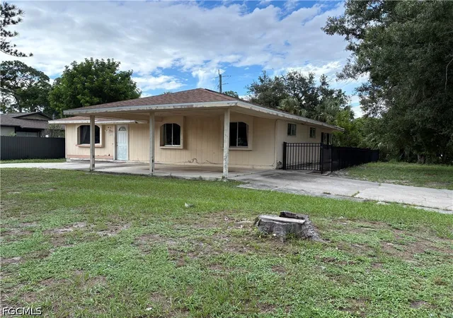 Photo 2 of Single family home for sale at 1891 Winkler Ave, Fort Myers, FL 33901 | MLS# 2026031453 | Listing updated on 2026-09-29
