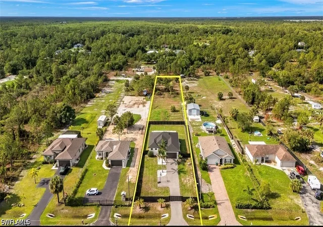 Photo 4 of Single family home for sale at 2552 70th Avenue NE, Naples, FL 34120 | MLS# 226027080 | Listing updated on 2026-09-16