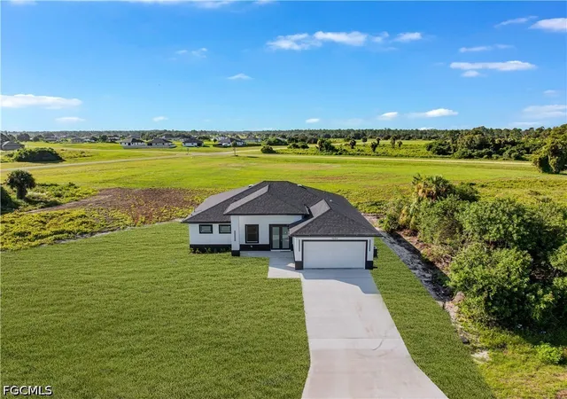 Photo 1 of Single family home for sale at 7020 Patriot Ct, Labelle, FL 33935 | MLS# 2026031568 | Listing updated on 2026-09-11