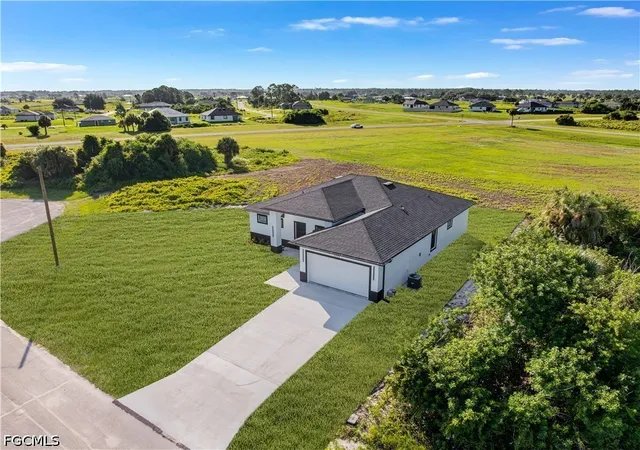Photo 3 of Single family home for sale at 7020 Patriot Ct, Labelle, FL 33935 | MLS# 2026031568 | Listing updated on 2026-09-11