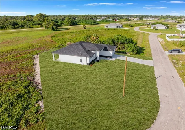 Photo 3 of Single family home for sale at 7020 Patriot Ct, Labelle, FL 33935 | MLS# 2026031568 | Listing updated on 2026-09-11