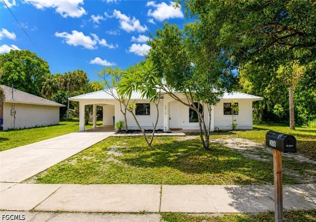 Photo 1 of Single family home for sale at 2816 Economy St, Fort Myers, FL 33916 | MLS# 2026031634 | Listing updated on 2026-09-18