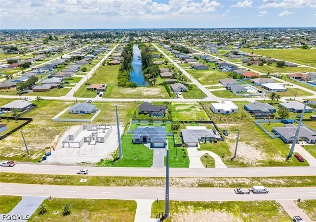 Photo 3 of Single family home for sale at 212 Kismet Pkwy W, Cape Coral, FL 33993 | MLS# 2026031705 | Listing updated on 2026-09-14