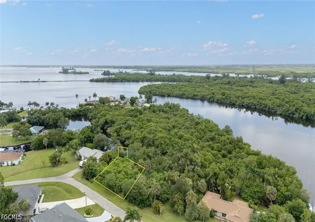 Photo 4 of Land for sale at 315 Shore Dr, Fort Myers, FL 33905 | MLS# 2026031841 | Listing updated on 2026-09-02