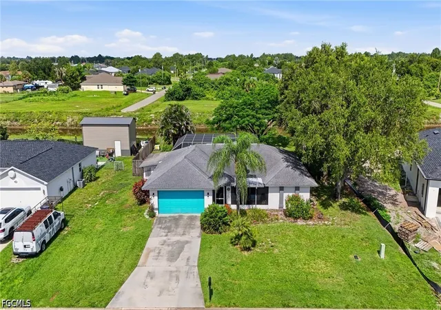 Photo 1 of Single family home for sale at 1529 Crestwood Cir W, Lehigh Acres, FL 33936 | MLS# 2026031855 | Listing updated on 2026-10-02