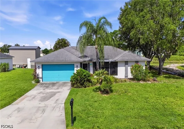 Photo 3 of Single family home for sale at 1529 Crestwood Cir W, Lehigh Acres, FL 33936 | MLS# 2026031855 | Listing updated on 2026-09-14
