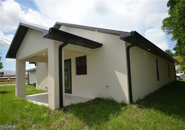 Photo 21 of Single family home for sale at 3304 Armstrong Ct Ne, Fort Myers, FL 33916 | MLS# 2026031894 | Listing updated on 2026-09-10
