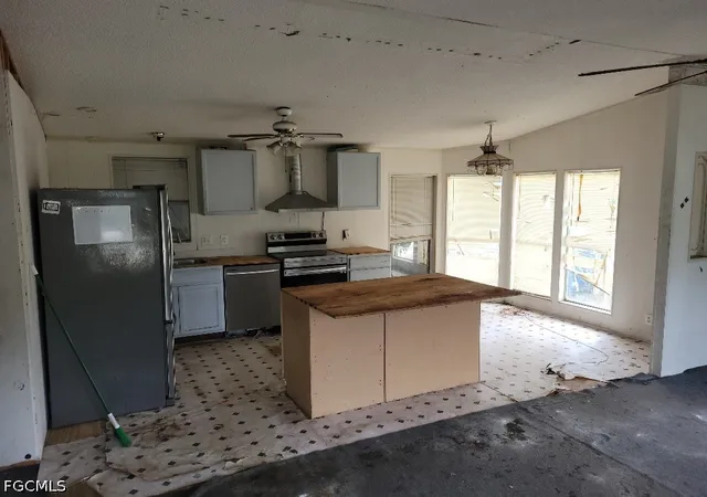 Photo 2 of Sale Pending at 12040 Live Oak Dr, Fort Myers, FL 33908 | MLS# 2026031968 | Listing updated on 2026-09-14