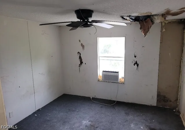 Photo 4 of Sale Pending at 12040 Live Oak Dr, Fort Myers, FL 33908 | MLS# 2026031968 | Listing updated on 2026-09-14