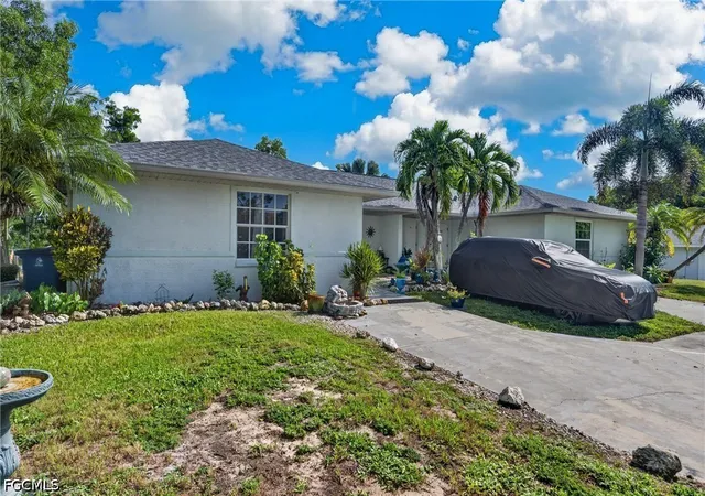 Listing Photo 2 - Condo for sale in building located at 5484/5486 Birdsong Ln, Bokeelia, FL 33922