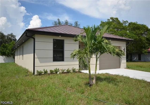 Photo 3 of Single family home for sale at 3121 Thomas St, Fort Myers, FL 33916 | MLS# 2026032035 | Listing updated on 2026-09-14