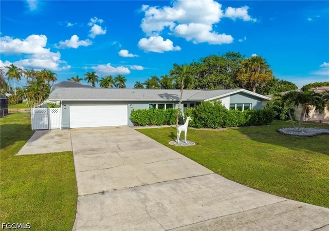 Photo 2 of Sale Pending at 5305 Bayview Ct, Cape Coral, FL 33904 | MLS# 2026032058 | Listing updated on 2026-09-14
