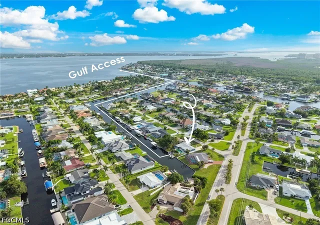 Photo 3 of Sale Pending at 5305 Bayview Ct, Cape Coral, FL 33904 | MLS# 2026032058 | Listing updated on 2026-09-14