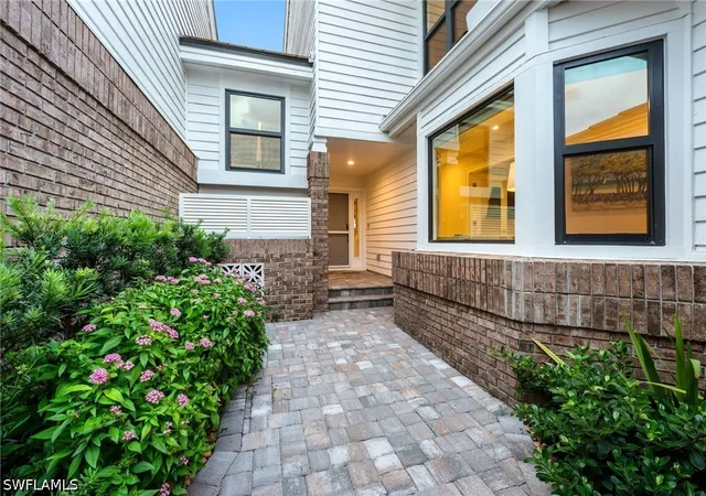 Photo 4 of Townhouse for sale at 569 Park Shore Dr #G5, Naples, FL 34103 | MLS# 226027044 | Listing updated on 2026-09-15