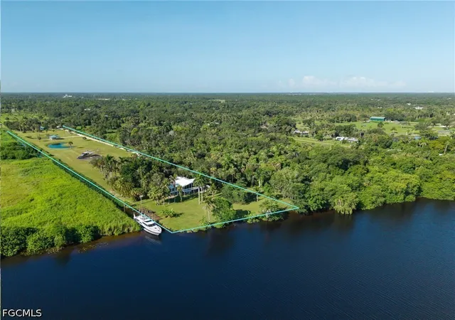 Photo 1 of Single family home for sale at 19481/483 S River Rd, Alva, FL 33920 | MLS# 2026032088 | Listing updated on 2026-10-05