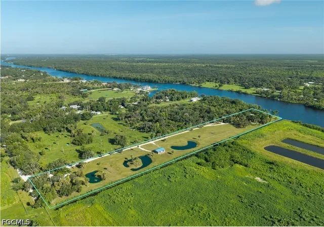 Photo 3 of Single family home for sale at 19481/483 S River Rd, Alva, FL 33920 | MLS# 2026032088 | Listing updated on 2026-10-05