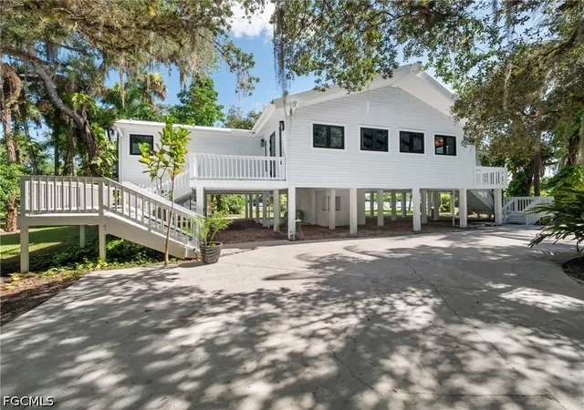 Photo 3 of Single family home for sale at 19481/483 S River Rd, Alva, FL 33920 | MLS# 2026032088 | Listing updated on 2026-10-05