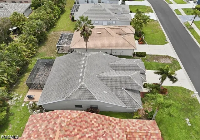 Photo 4 of Single family home for sale at 8137 Breton Cir, Fort Myers, FL 33912 | MLS# 2026032190 | Listing updated on 2026-09-02