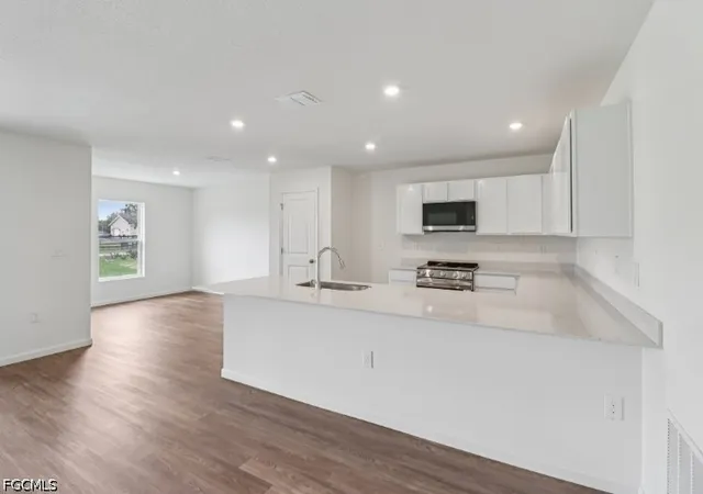 Photo 4 of Single family home for sale at 925 Jacaranda Pkwy E, Cape Coral, FL 33909 | MLS# 2026032208 | Listing updated on 2026-09-15