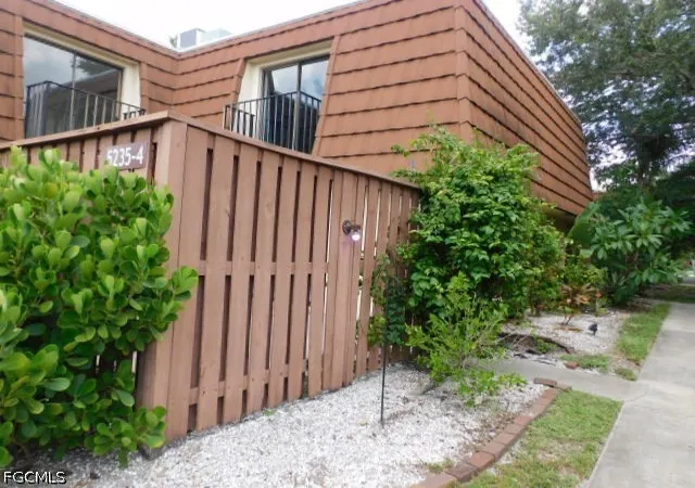 Photo 2 of Sale Pending at 5235 Cedarbend Dr #4, Fort Myers, FL 33919 | MLS# 2026032316 | Listing updated on 2026-09-07