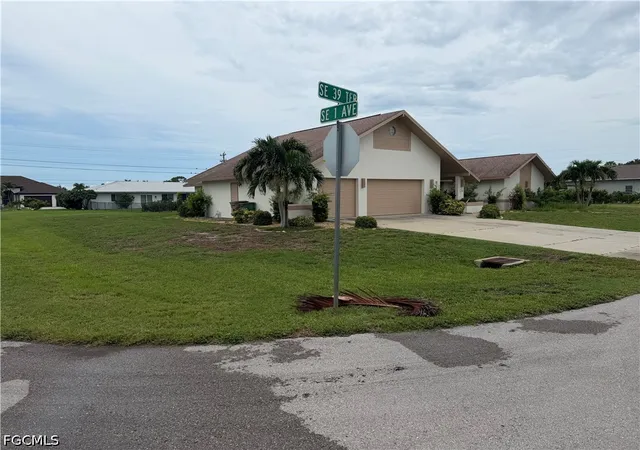 Photo 2 of Single family home for sale at 124 Se 39th Terrace, Cape Coral, FL 33904 | MLS# 2026032317 | Listing updated on 2026-09-02