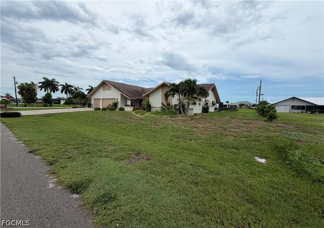 Photo 3 of Single family home for sale at 124 Se 39th Terrace, Cape Coral, FL 33904 | MLS# 2026032317 | Listing updated on 2026-09-02
