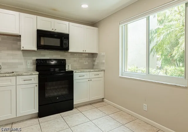 Listing Photo 4 - Condo for sale in building located at 149 Palm Dr, Naples, FL 34112 - Unit #17