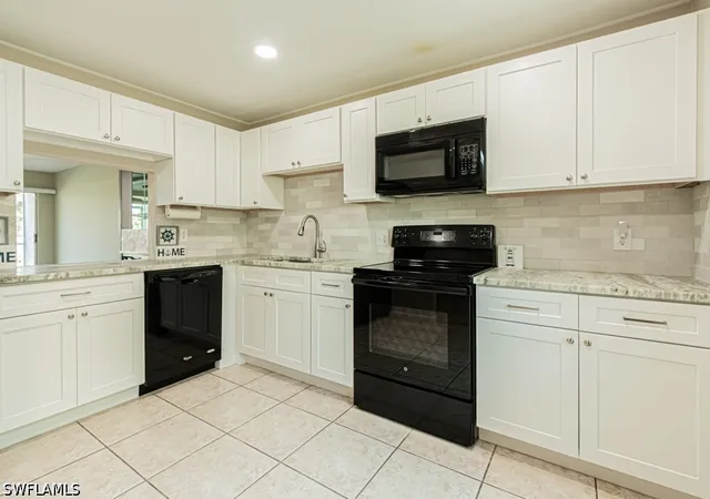 Listing Photo 5 - Condo for sale in building located at 149 Palm Dr, Naples, FL 34112 - Unit #17