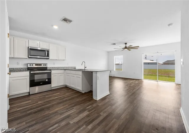 Photo 2 of Single family home for sale at 8043 Mangrove Cir, Labelle, FL 33935 | MLS# 2026032408 | Listing updated on 2026-09-15