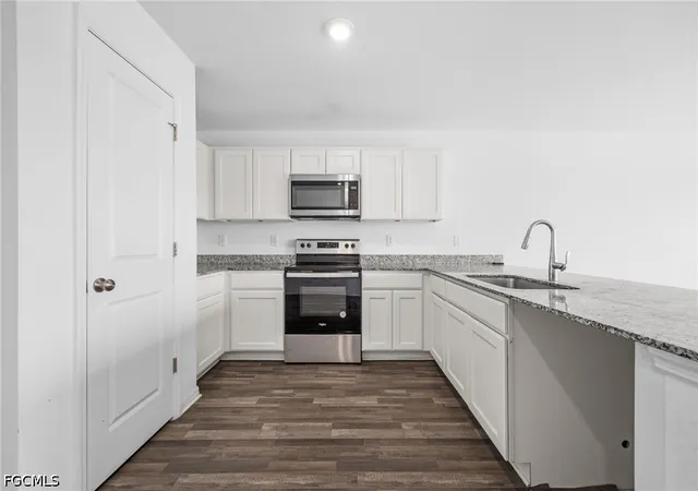 Photo 3 of Single family home for sale at 8043 Mangrove Cir, Labelle, FL 33935 | MLS# 2026032408 | Listing updated on 2026-09-15