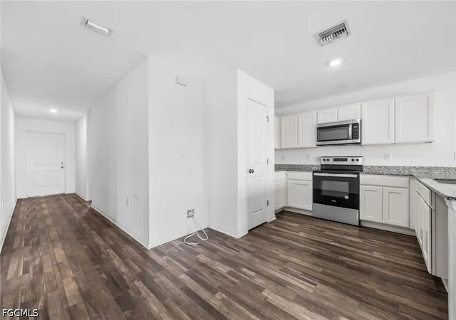 Photo 3 of Single family home for sale at 8043 Mangrove Cir, Labelle, FL 33935 | MLS# 2026032408 | Listing updated on 2026-09-15