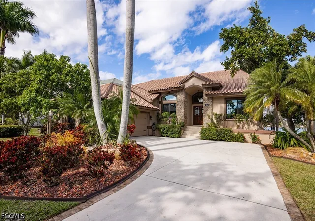 Photo 3 of Single family home for sale at 5160 Harborage Dr, Fort Myers, FL 33908 | MLS# 2026032480 | Listing updated on 2026-09-13