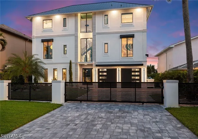 Photo 1 of Single family home for sale at 18 Pelican St E, Naples, FL 34113 | MLS# 226023652 | Listing updated on 2026-09-06