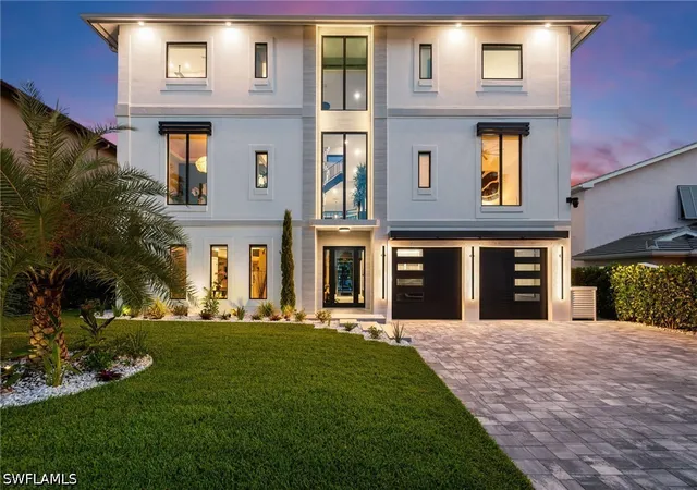 Photo 3 of Single family home for sale at 18 Pelican St E, Naples, FL 34113 | MLS# 226023652 | Listing updated on 2026-09-06