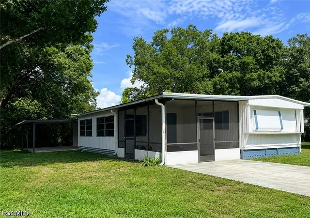Photo 2 of Manufactured home for sale at 316 W Buell Dr, Fort Myers, FL 33905 | MLS# 2026032589 | Listing updated on 2026-09-07