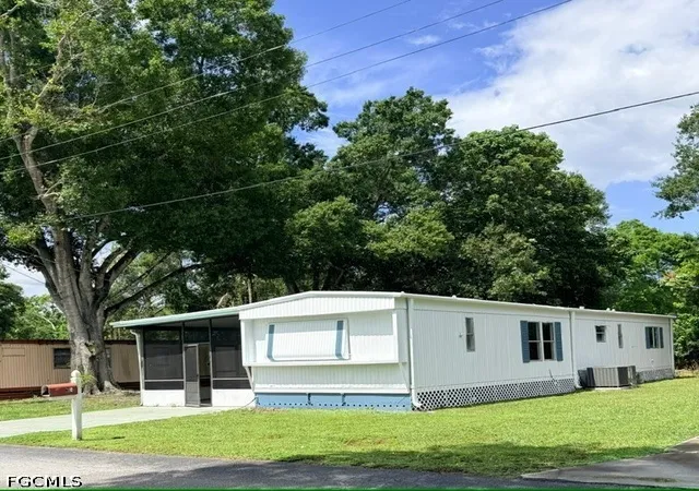 Photo 3 of Manufactured home for sale at 316 W Buell Dr, Fort Myers, FL 33905 | MLS# 2026032589 | Listing updated on 2026-09-07