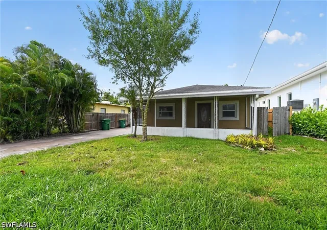 Photo 3 of Sale Pending at 1266 Trail Ter Dr, Naples, FL 34103 | MLS# 226027910 | Listing updated on 2026-09-13
